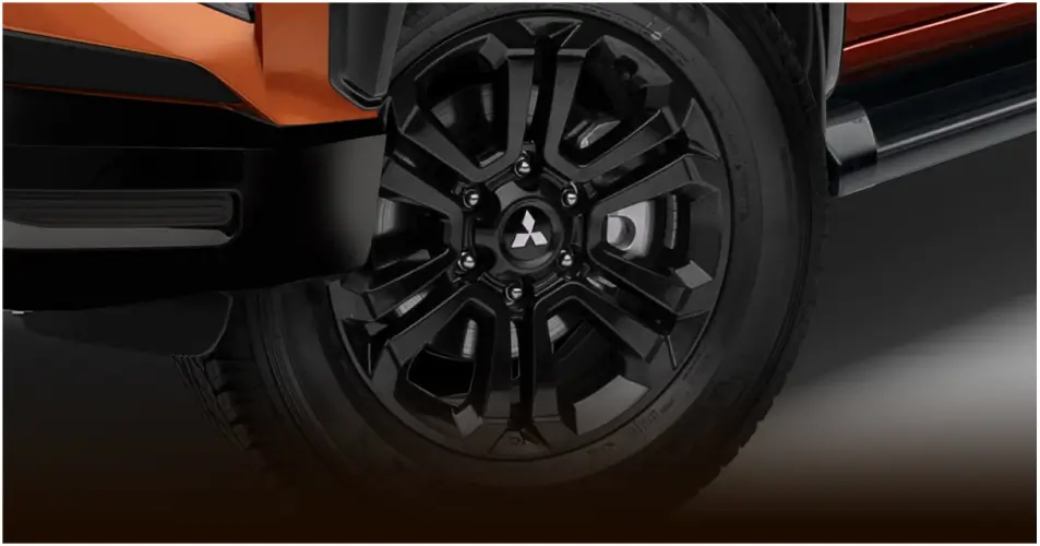 Mâm xe hợp kim 18-inch màu đen